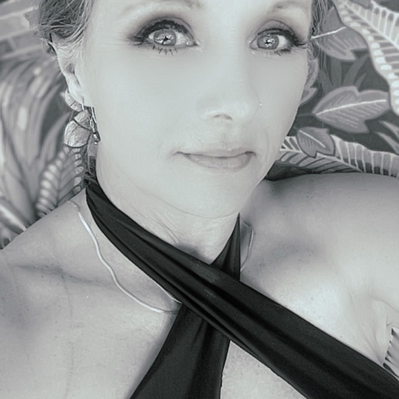 Meet your Posher, Christy - Picture 1 of 6